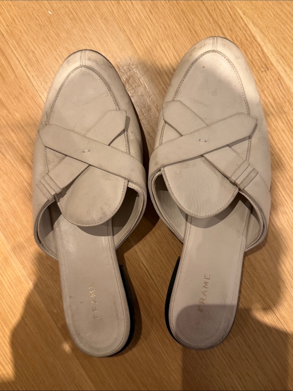 Frame Cream Leather Cross-Strap Mule Slides